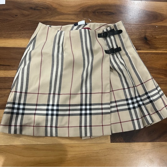 Authentic burberry plaid skirt - Picture 3 of 4